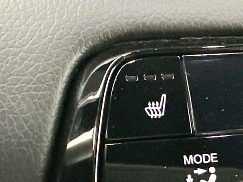 Used 2025 Honda Pilot Sport image 17