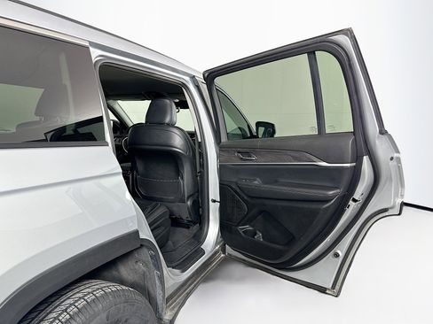 Used 2023 Jeep Grand Cherokee L Limited image 32