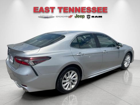 Used 2024 Toyota Camry SE FWD image 3