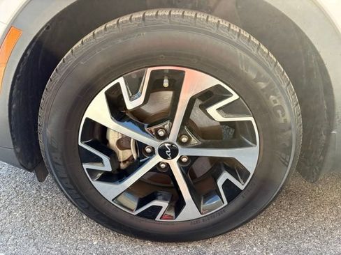 Used 2023 Kia Sportage EX FWD image 3