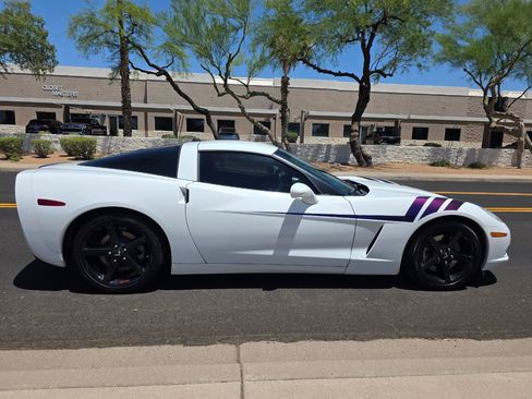 Used 2005 Chevrolet Corvette Coupe w/ Preferred Equipment Group RWD image 17