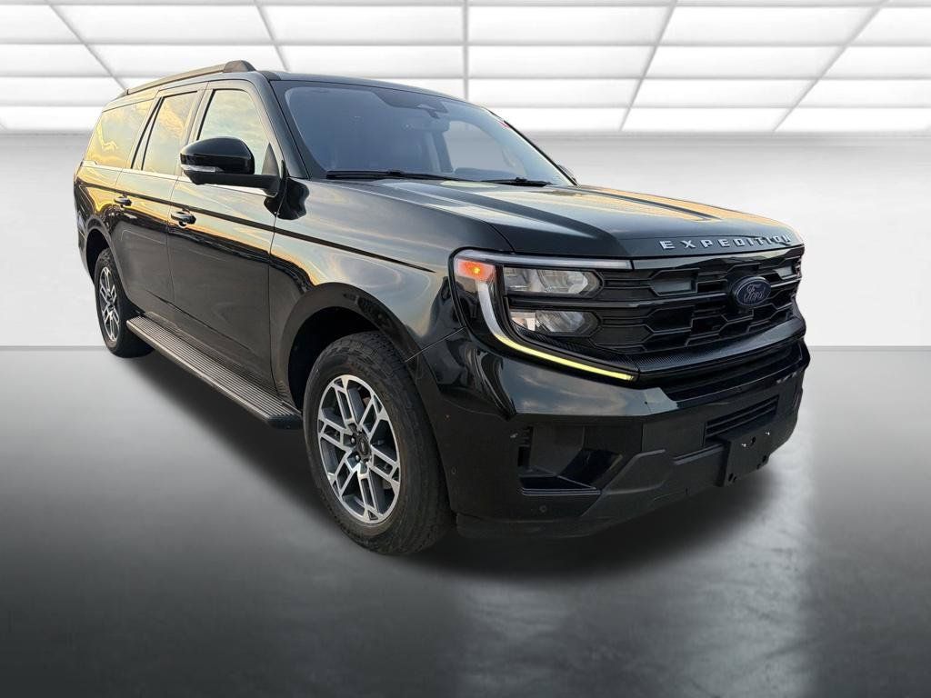 Used 2025 Ford Expedition Max Active AWD/4WD image 1