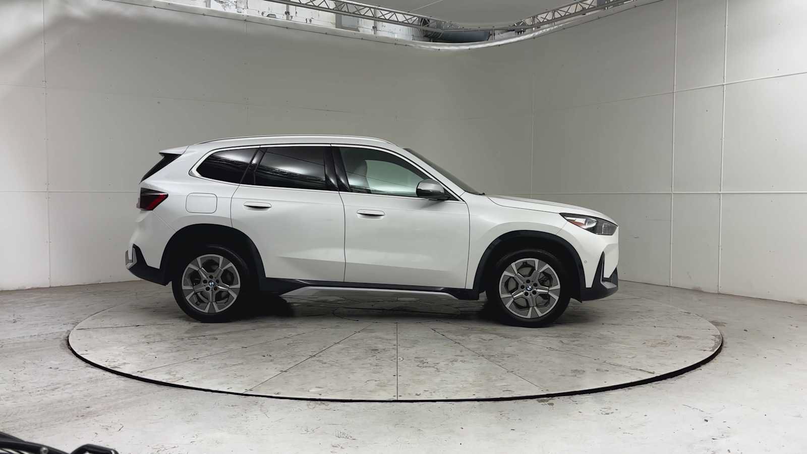 Used 2024 BMW X1 xDrive28i w/ Convenience Package AWD/4WD image 4
