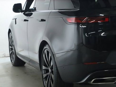 Certified 2025 Land Rover Range Rover Sport SE image 6