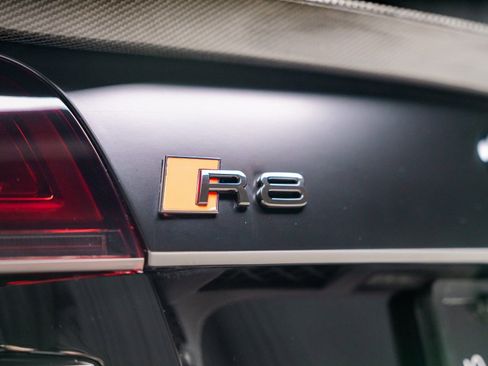 Used 2014 Audi R8 V10 image 43
