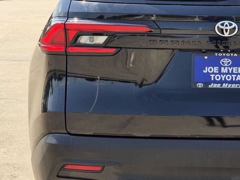 Used 2025 Toyota Grand Highlander FWD image 10