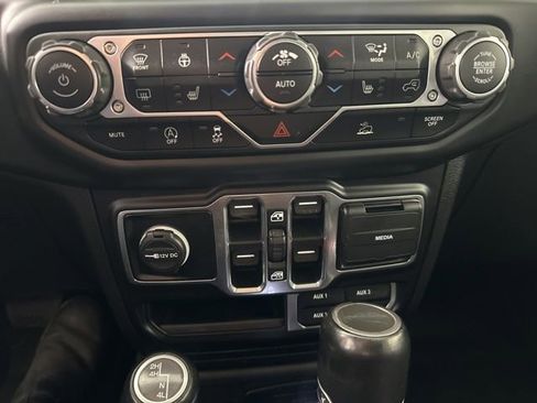 Used 2020 Jeep Gladiator Overland AWD/4WD image 15