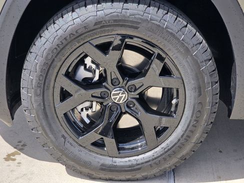 New 2026 Volkswagen Atlas Peak Edition image 10