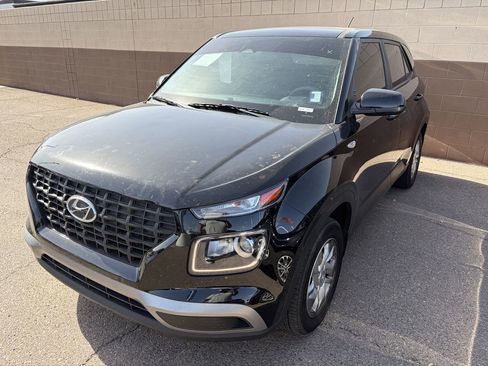 Used 2023 Hyundai Venue SE FWD image 4