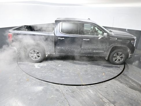 Used 2024 GMC Sierra 1500 SLT image 15