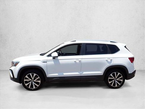 Used 2023 Volkswagen Taos SE AWD/4WD image 2