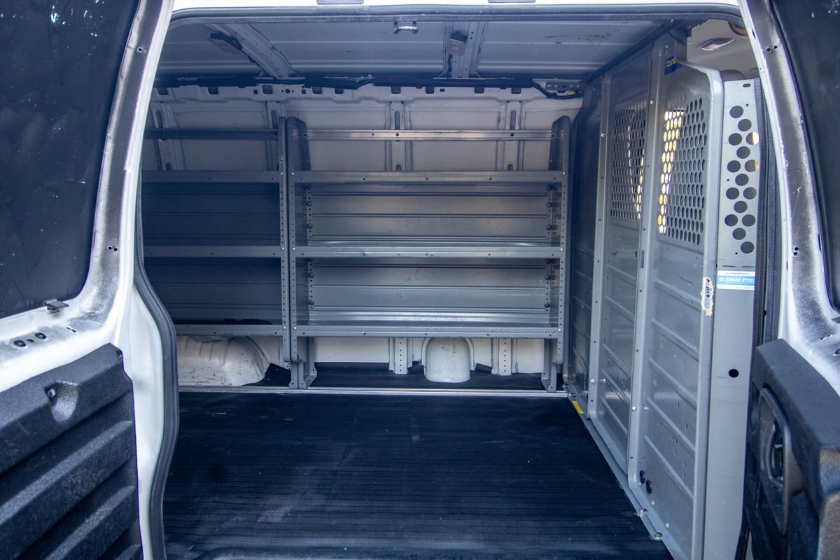Used 2018 Chevrolet Express 2500 RWD image 33