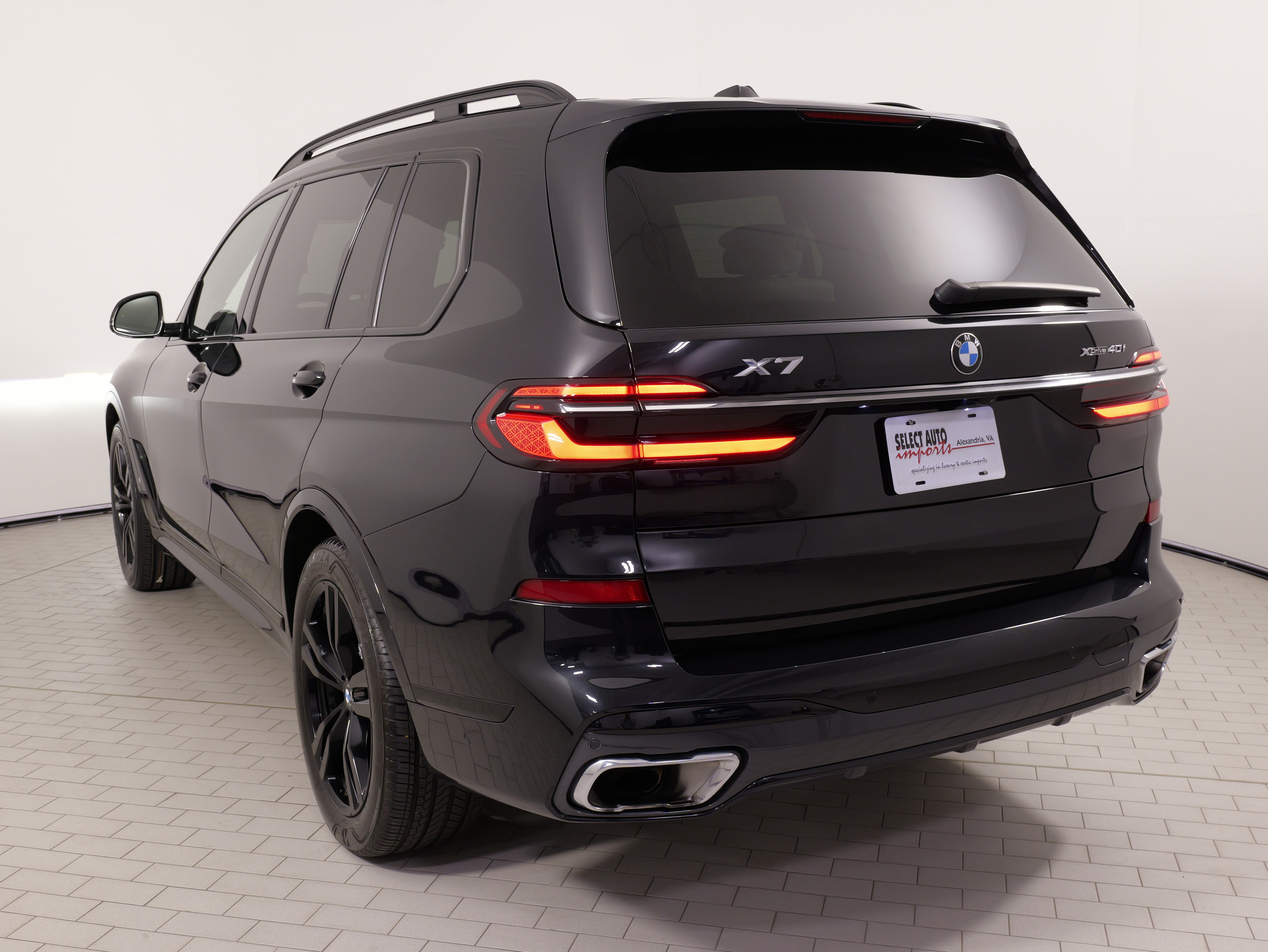 Used 2024 BMW X7 xDrive40i w/ M Sport Package AWD/4WD image 14