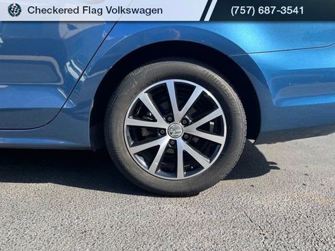 Used 2017 Volkswagen Jetta SE image 5