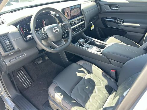 New 2026 Nissan Pathfinder Platinum w/ Lighting Package AWD/4WD image 15