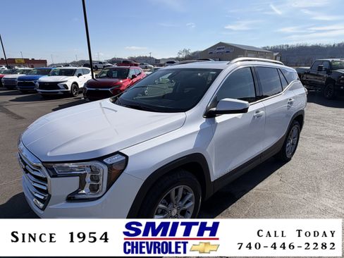 Used 2024 GMC Terrain SLT w/ Infotainment Package II image 1
