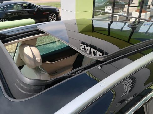 Used 2017 Maserati Levante w/ Luxury Package image 40