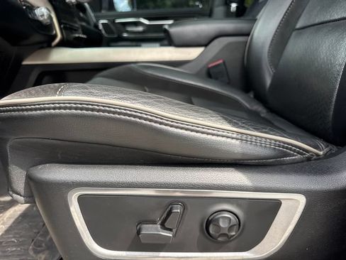 Used 2019 RAM 1500 Laramie AWD/4WD image 14