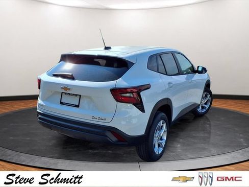 New 2026 Chevrolet Trax LS w/ LS Convenience Package FWD image 20