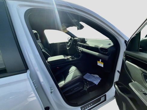 New 2026 Honda Pilot TrailSport image 24