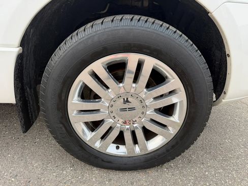 Used 2014 Lincoln Navigator L 4WD w/ Equipment Group 101A image 12