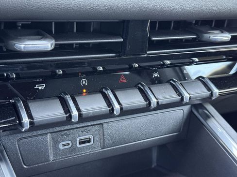 New 2026 GMC Canyon Elevation w/ LPO, Black Badging Package RWD image 16