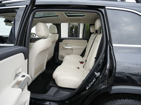 Used 2022 Mercedes-Benz GLB 250 4MATIC image 27