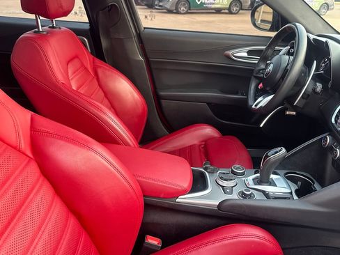 Used 2022 Alfa Romeo Giulia Veloce RWD image 31