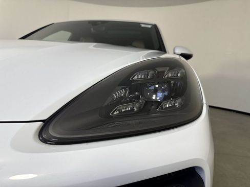 Certified 2021 Porsche Cayenne E-Hybrid AWD/4WD image 11