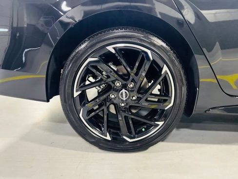 New 2026 Nissan Sentra SR w/ Floor Mat Package FWD image 10