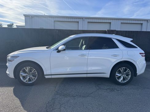 Used 2022 Genesis GV70 2.5T w/ Winter Weather Package image 2