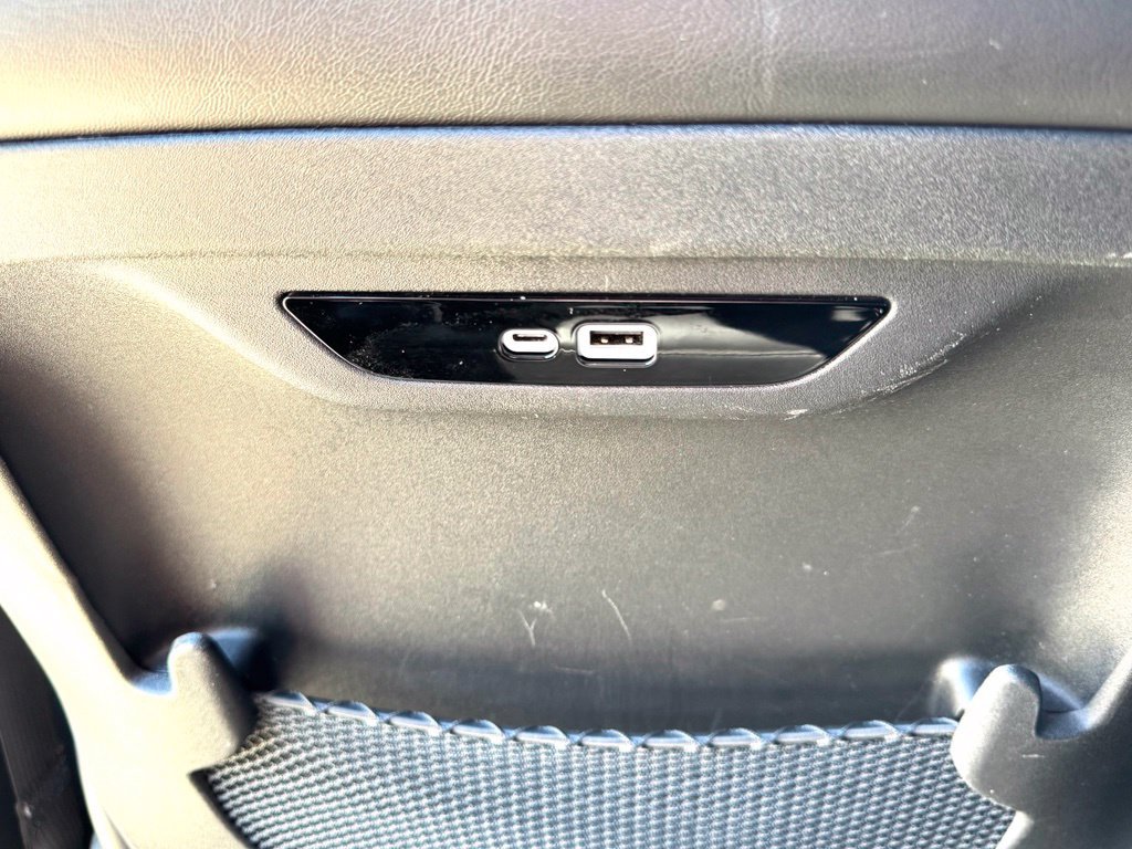 Used 2025 Chrysler Pacifica Select FWD image 16