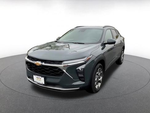 Used 2025 Chevrolet Trax LT image 6