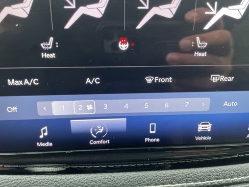 Used 2022 Chrysler Pacifica Touring-L image 27