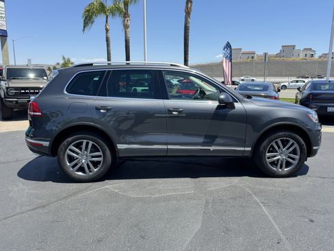 Used 2015 Volkswagen Touareg VR6 AWD/4WD image 11