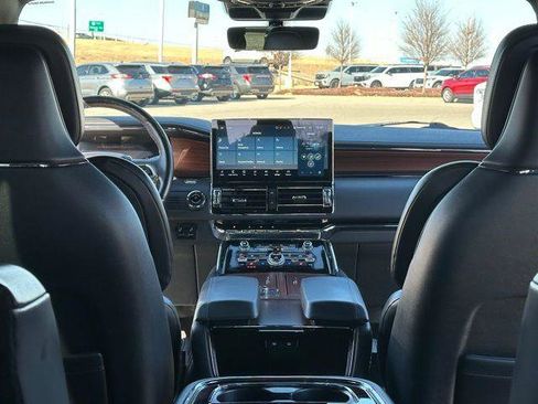 Used 2023 Lincoln Navigator L Reserve image 8