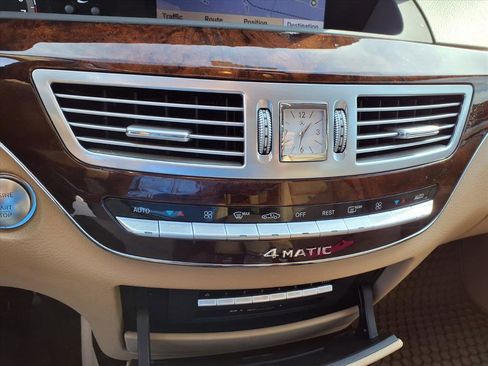 Used 2011 Mercedes-Benz S 550 4MATIC image 7