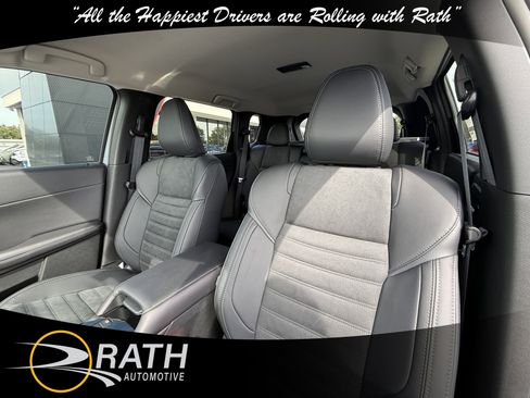 New 2025 Mitsubishi Outlander SE image 13