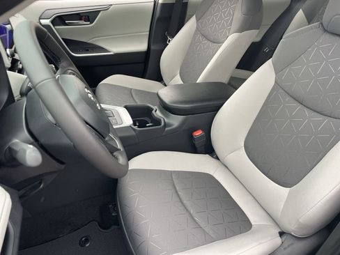 New 2025 Toyota RAV4 XLE image 18