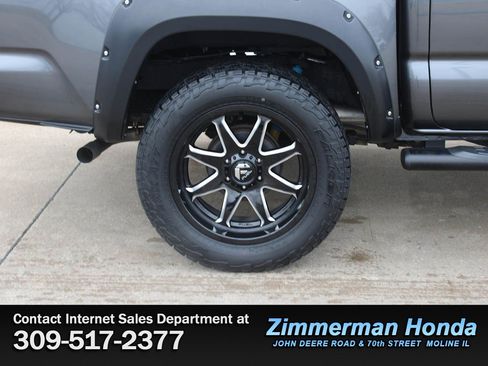 Used 2022 Toyota Tacoma TRD Off-Road image 19