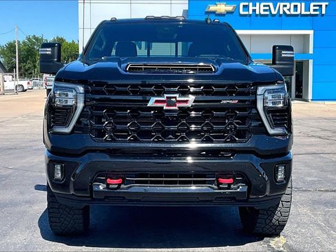 Used 2024 Chevrolet Silverado 2500 ZR2 w/ Technology Package AWD/4WD image 3