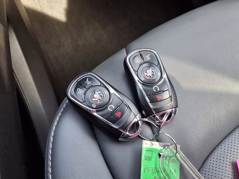 Used 2023 Buick Enclave Essence image 19