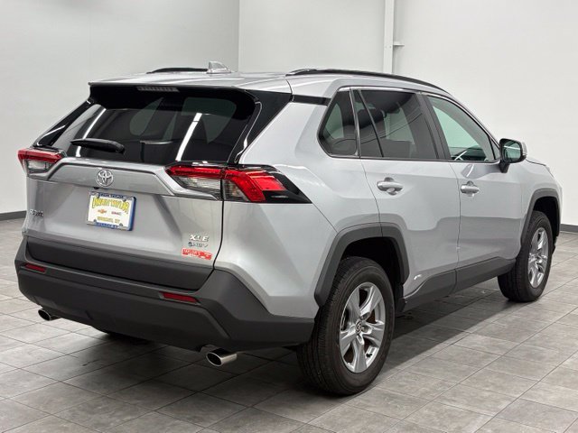 Used 2025 Toyota RAV4 XLE AWD/4WD image 2