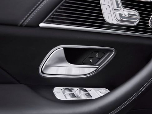 Used 2024 Mercedes-Benz Maybach GLS 600 4MATIC image 34