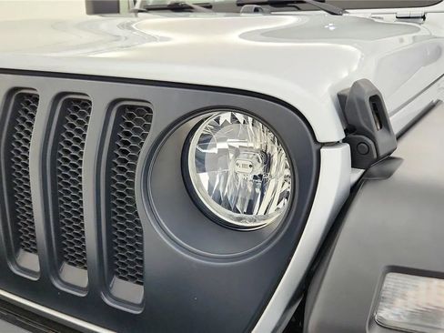 Used 2022 Jeep Wrangler Unlimited Sport AWD/4WD image 14