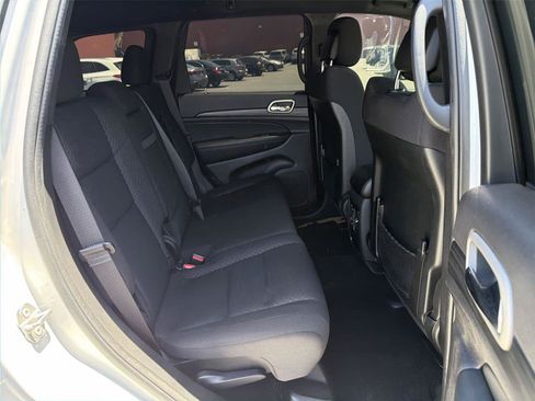 Used 2021 Jeep Grand Cherokee Laredo RWD image 14