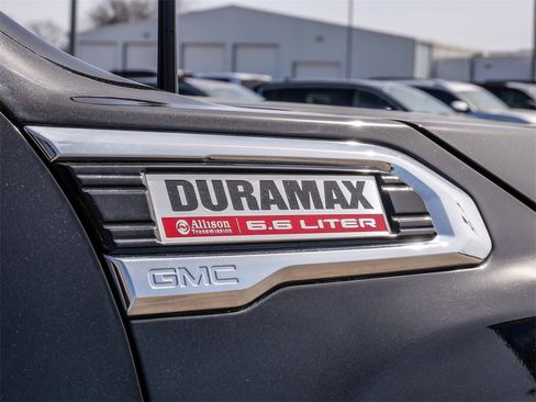 Used 2023 GMC Sierra 2500 Denali w/ Denali Black Diamond Edition image 11