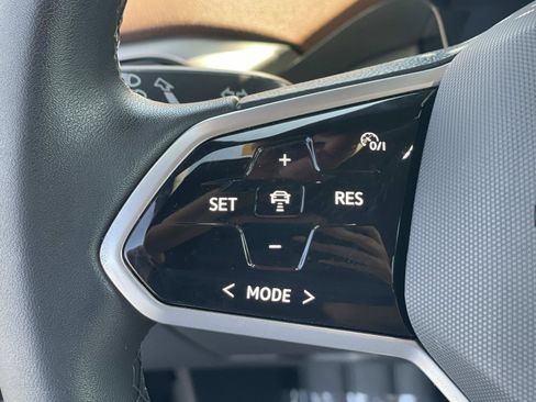 Certified 2023 Volkswagen ID.4 Pro RWD image 9