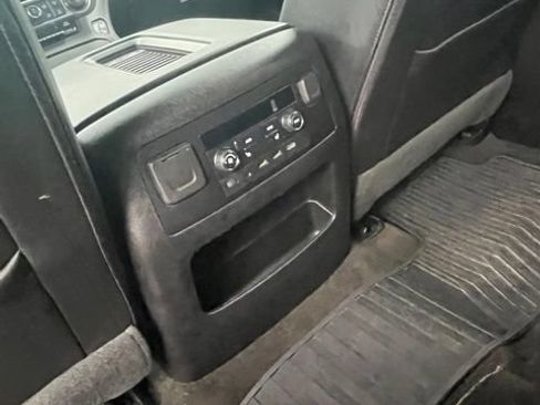 Used 2018 Chevrolet Suburban Premier AWD/4WD image 8