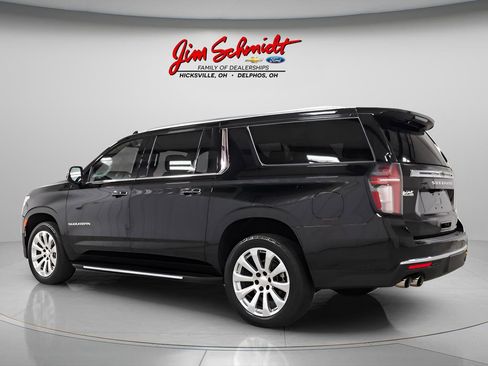 Used 2023 Chevrolet Suburban Premier AWD/4WD image 4